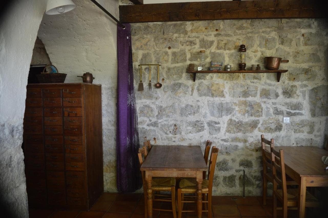 Les Loups Dans La Bergerie Bed and Breakfast Banne Eksteriør billede